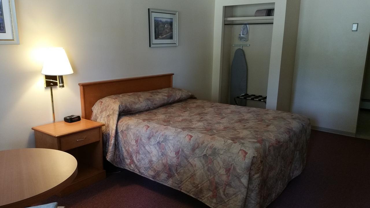 ואלמונט Yellowhead Motel מראה חיצוני תמונה